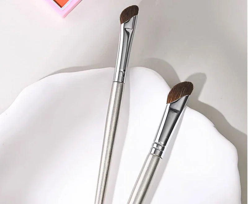 Nose Contour Brush Flat Nose Contour Brush Angled Contour – Beyond Beauty